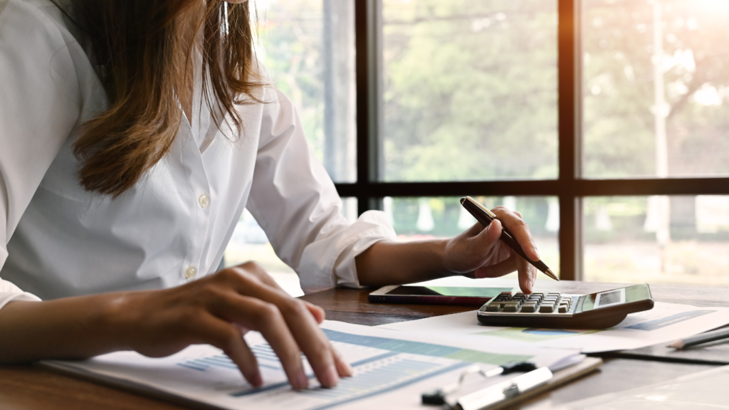 Boosting Your SME’s Success: The Power of Professional Accounting Services - Makro Accounting, Bookkeeping, CFO, sales tax, ecommerce accountant, IT Accountant