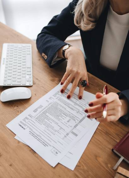 Key Metrics Every E-Commerce Business Should Track to Prevent a Financial Disaster Image of an e-commerce Business owner reviewing her financial data including sales, and profit to avoid accounting and tax mistakes